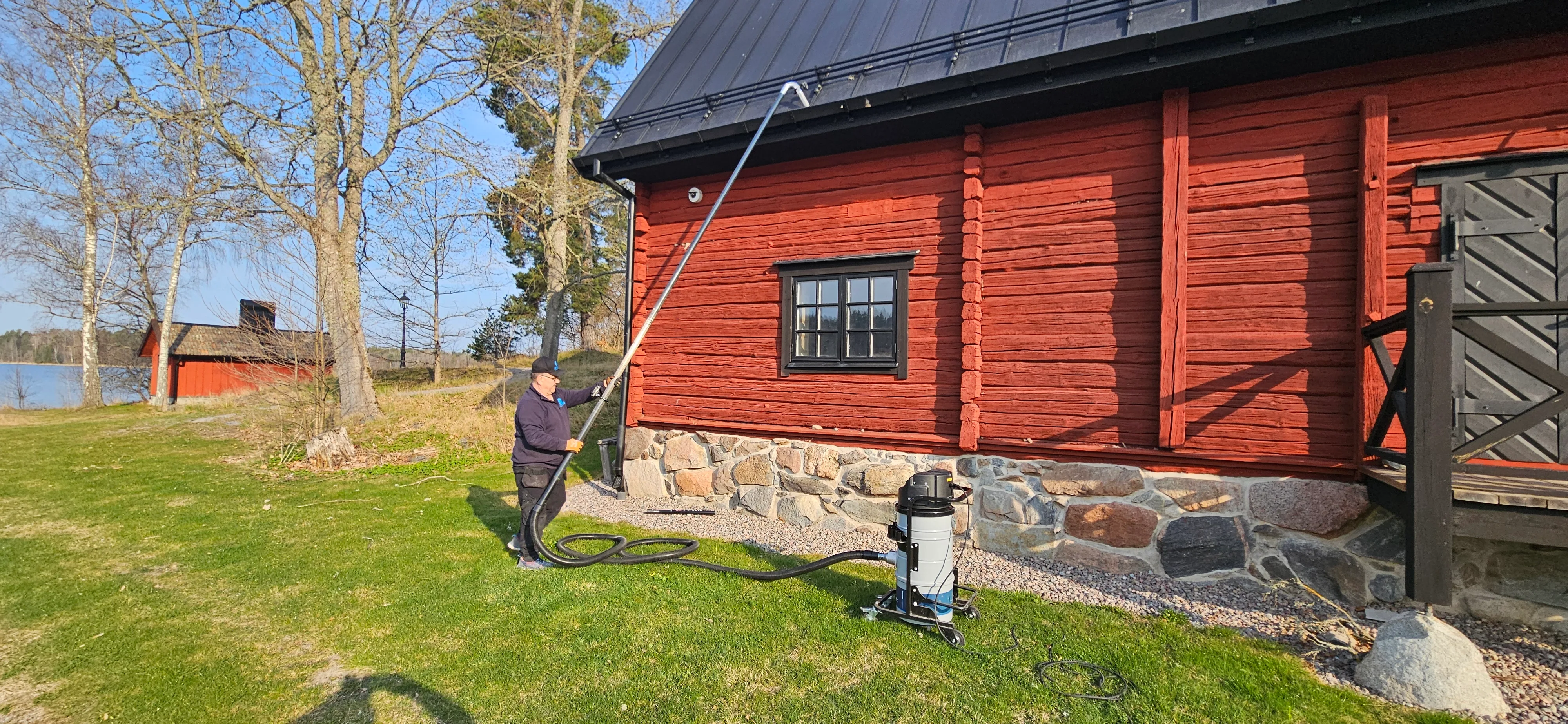 Renovering av traditionell röd trähus